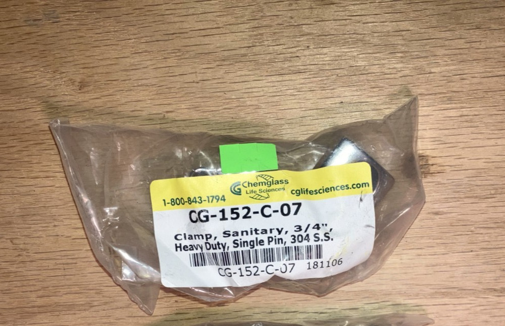 NEW Chemglass CG-152-C-07 Sanitary Clamp 3/4″ Single Pin 304 Stainless Steel