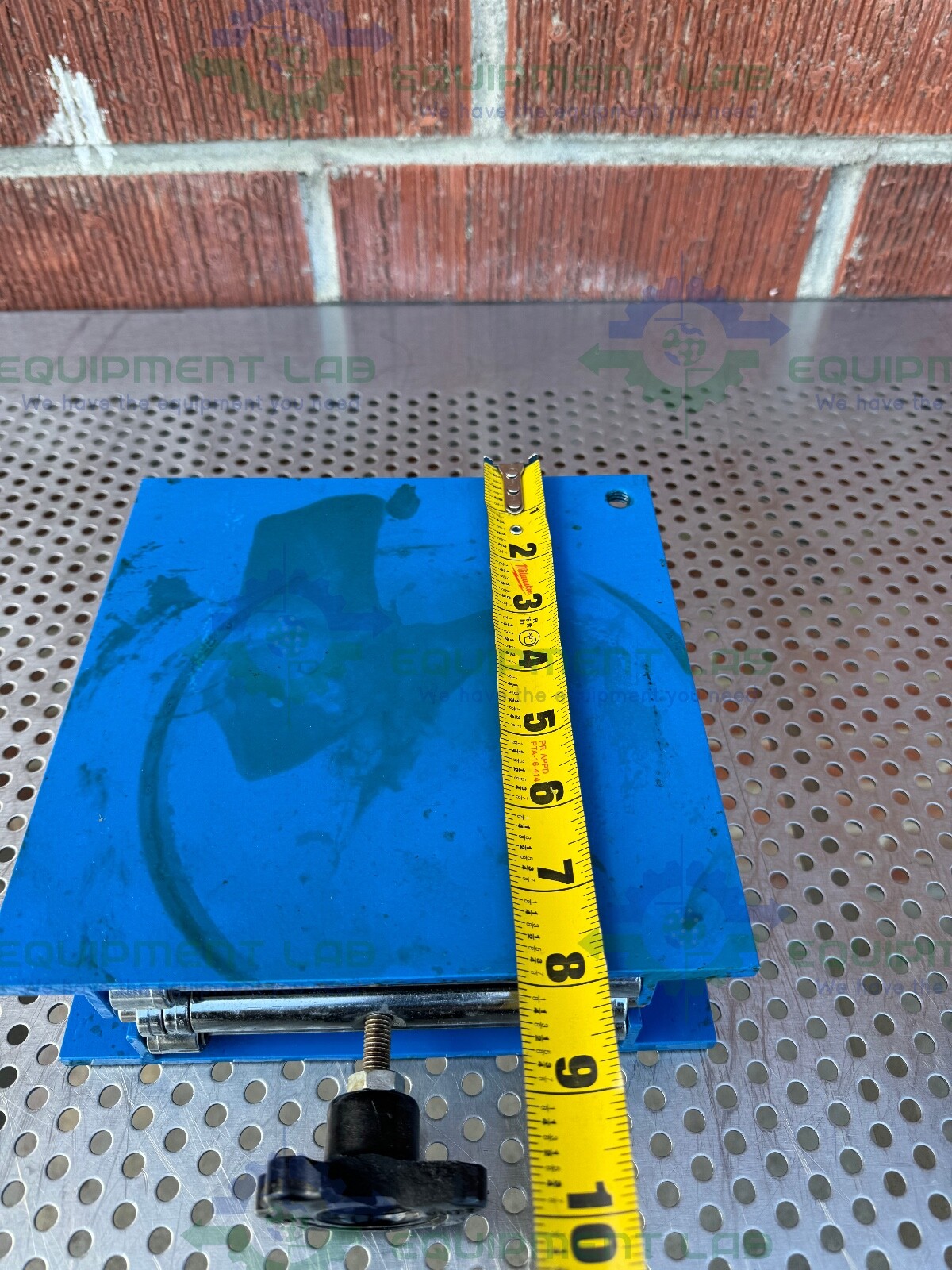 Unknown 8″ x 8″ x 12″ Table-Top Lab Jack
