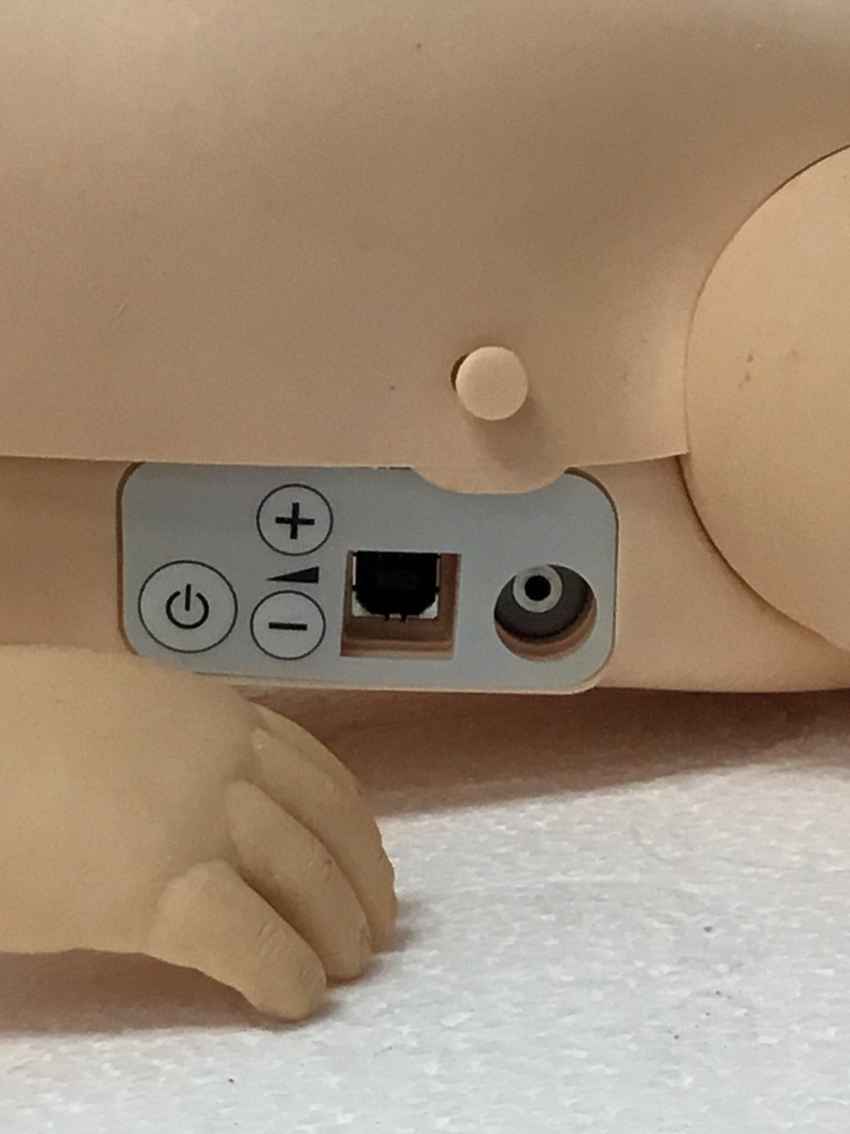 Laerdal 163-01001 Female Baby Training Simulator Manikin, WORKING FREE SHIPPING