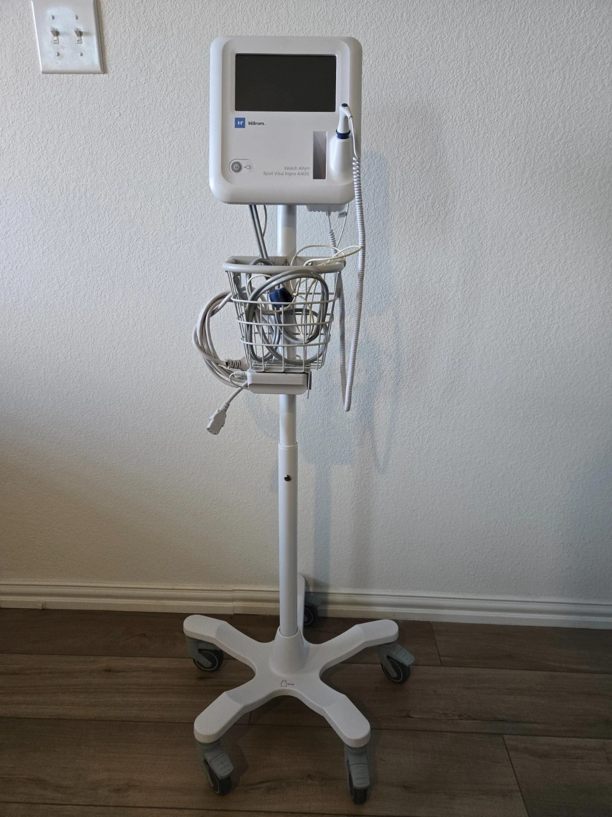 Welch Allyn/ Hillrom Spot Vital Signs 4400 Device w/ NIBP, SPO2 & Thermometer