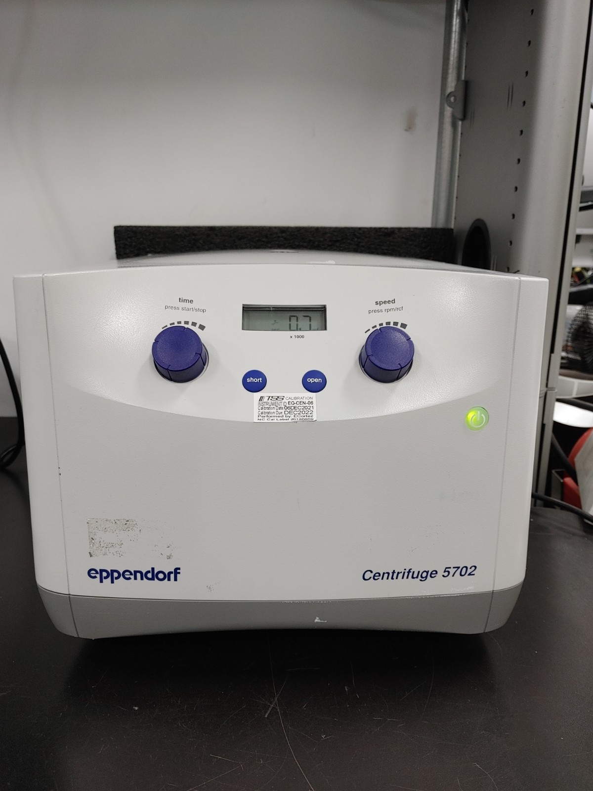 EPPENDORF 5702 Low Speed Centrifuge No Rotor