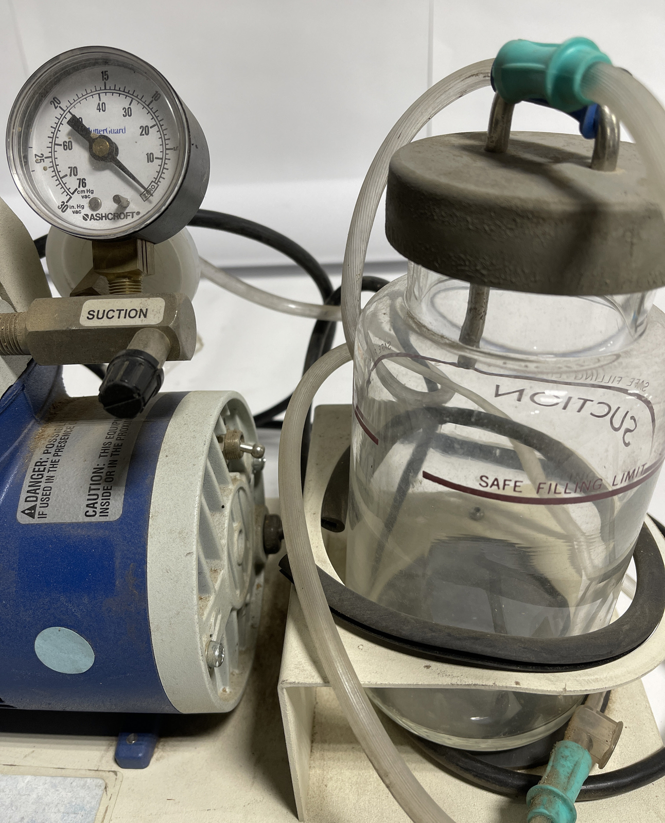McKesson 28-AUL Comp. Aspirator with Glass Canister