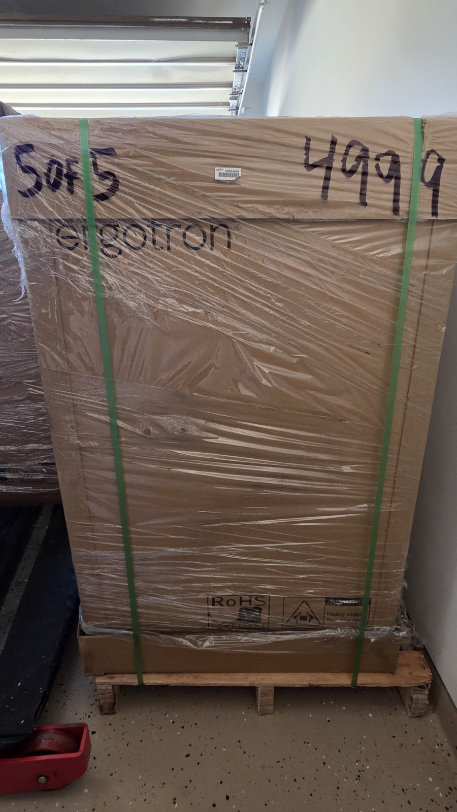 Ergotron YES Basic 36 Charging Cart 3 Shelves Locking Doors Wheels Medical