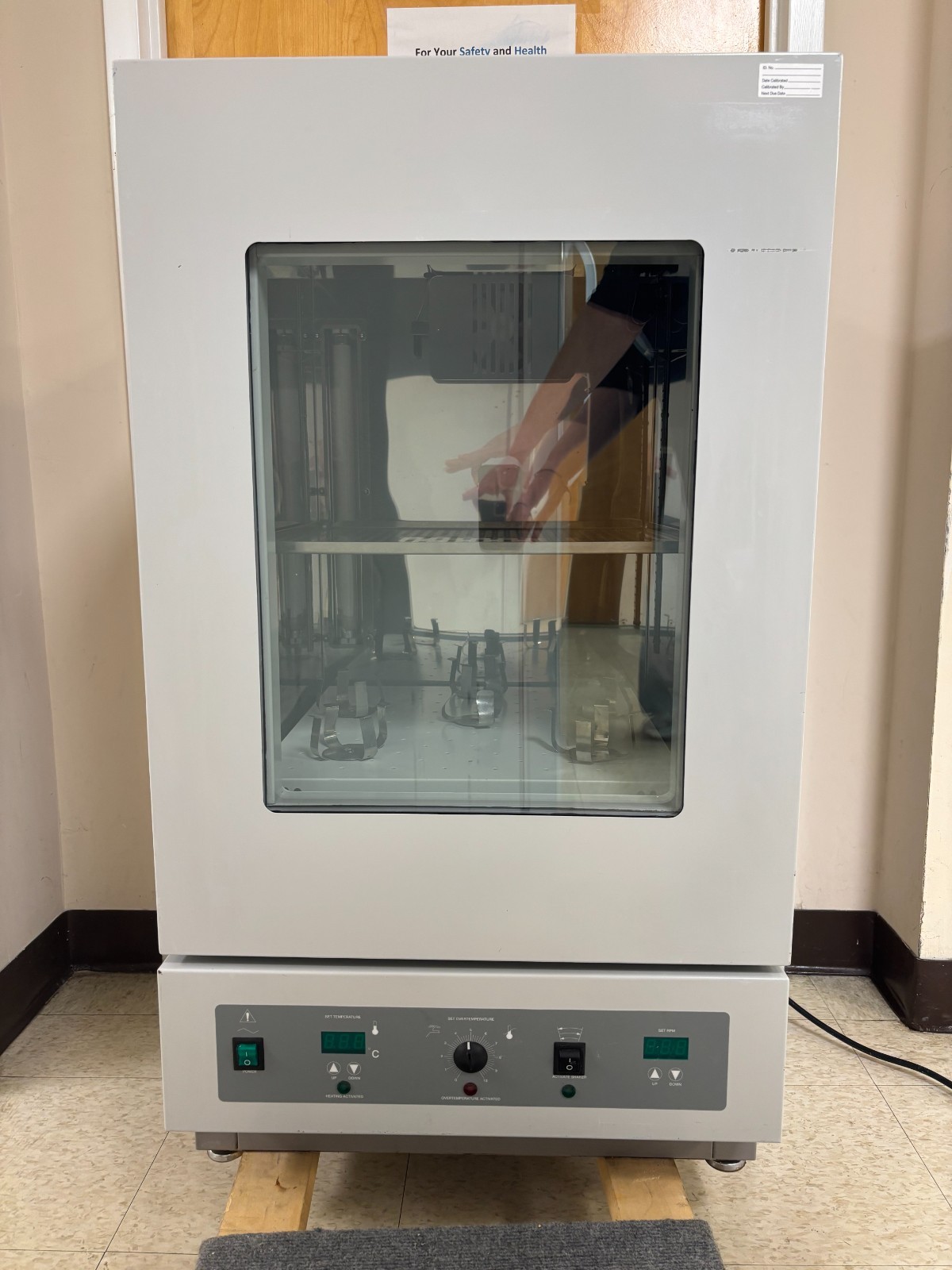VWR 1575R Refrigerated Incubator Shaker
