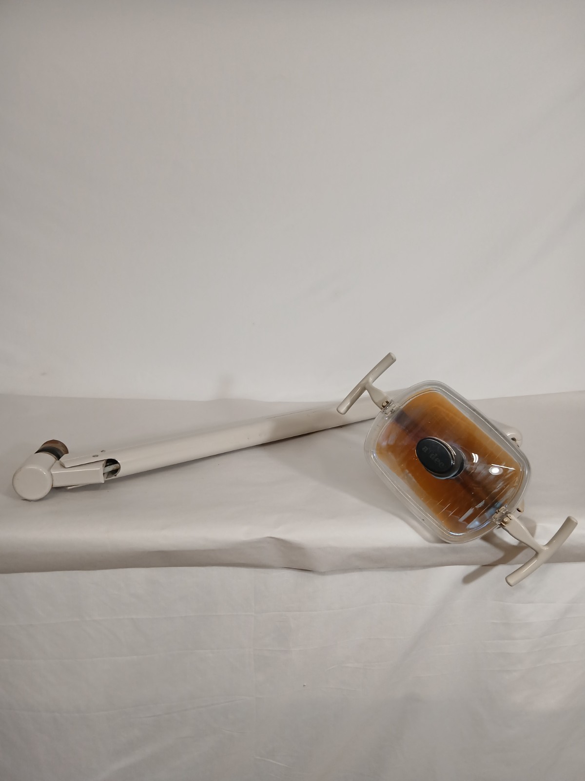 A-dec Dental Operatory Exam Light with Articulating Arm 44129 – TESTED