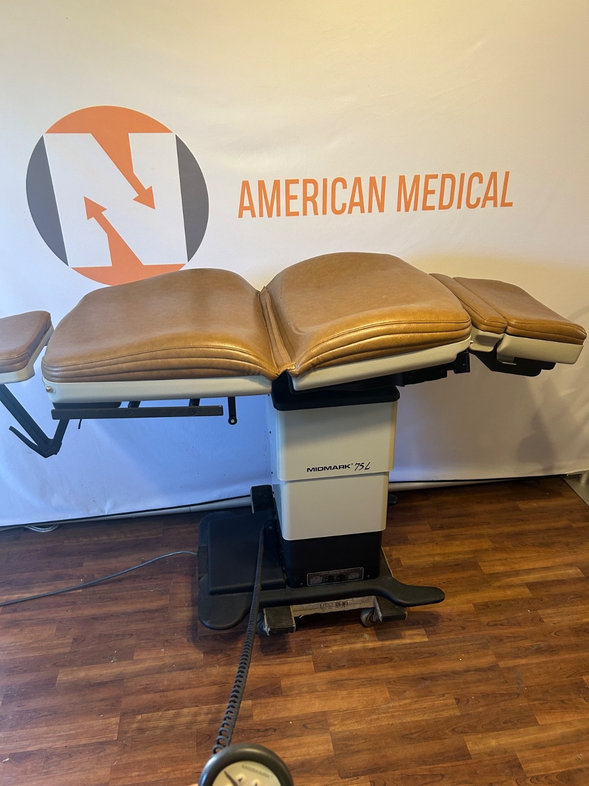 Midmark 411-006 75L Power Exam Table
