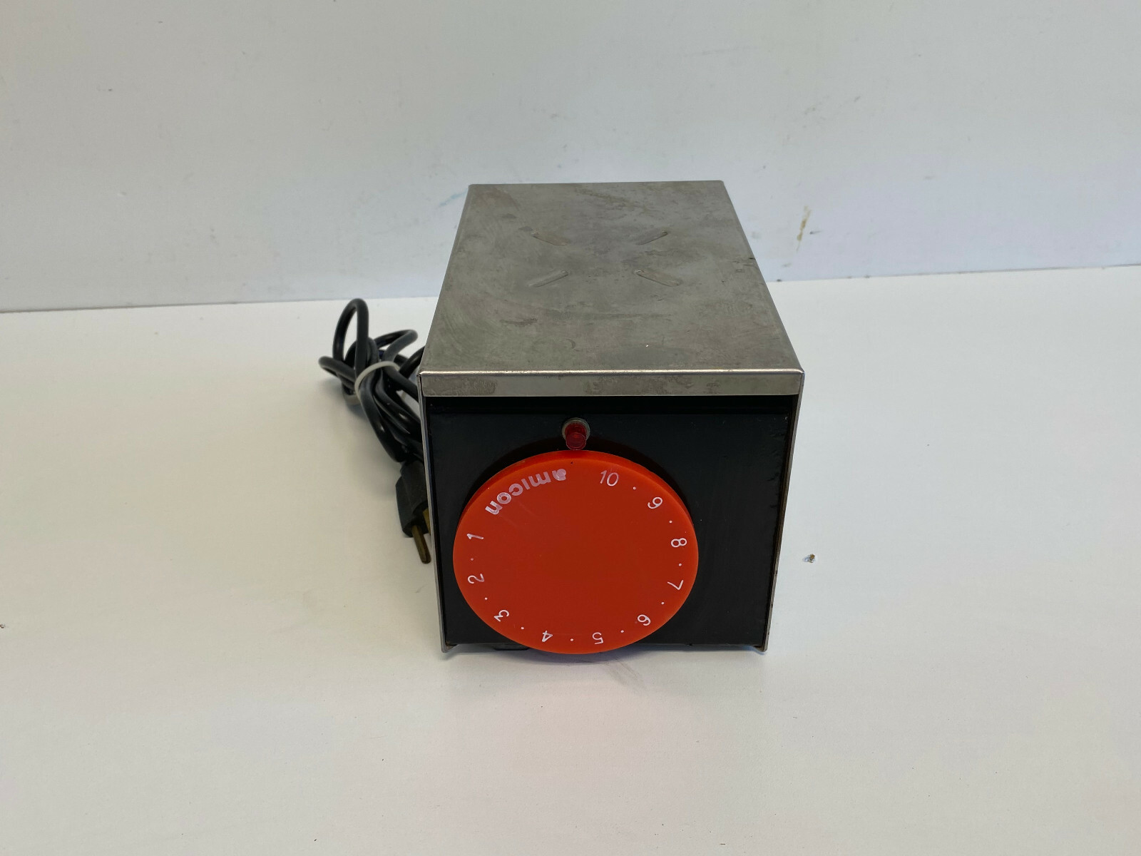AMICON MODEL MT2 MAGNETIC STIRRER 7¾” x 5″ 115V 60Hz