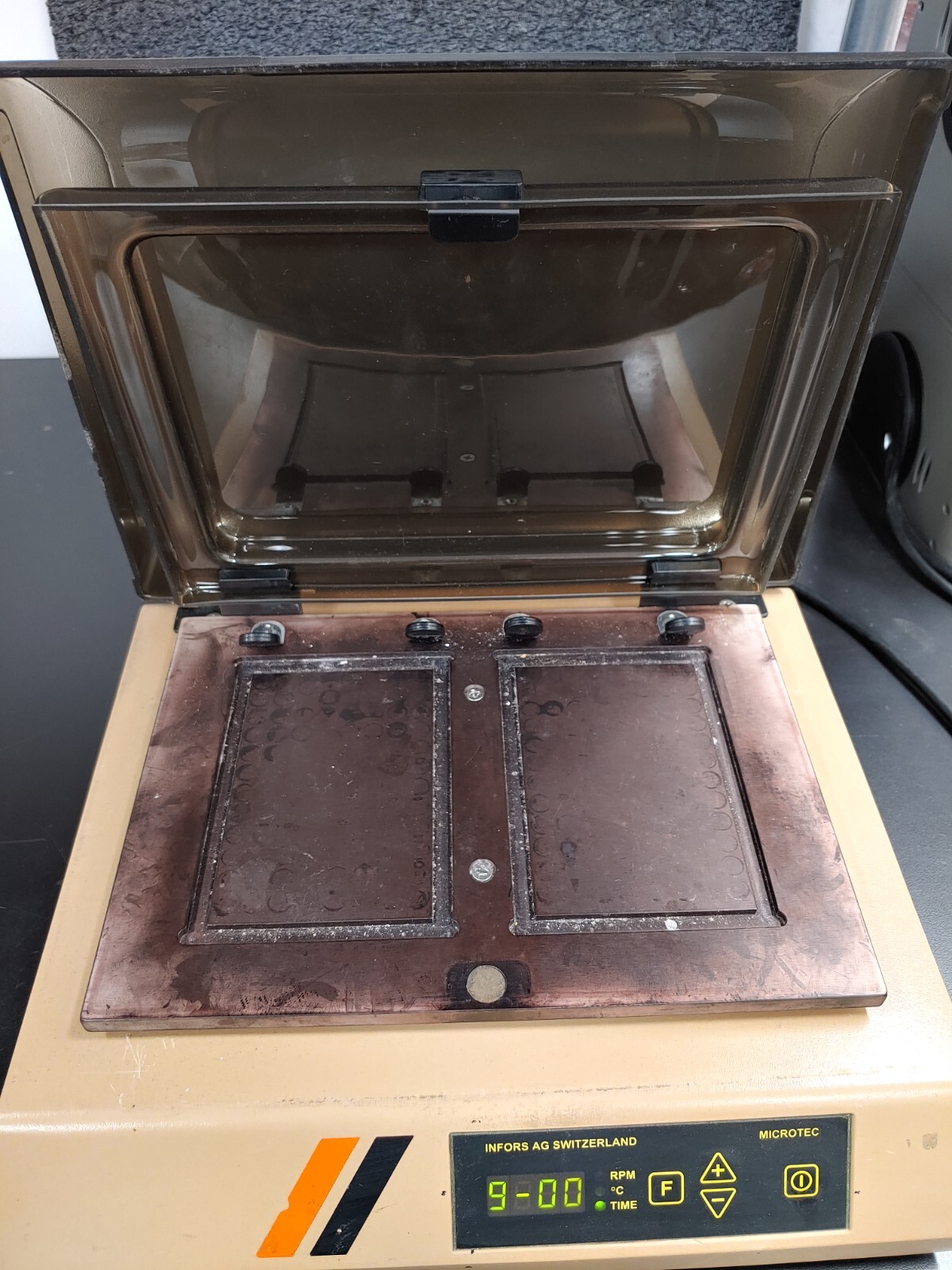 INFORS AG MICROTEC Type AK120/6 HT Bench Top Lab Incubator