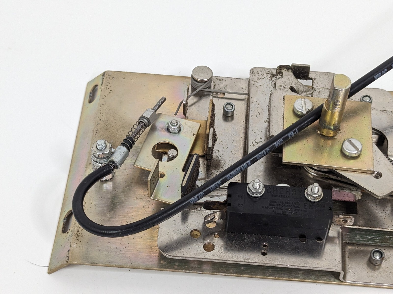 Beckman Centrifuge TJ-6 Replacement Lock/Unlock Latch Assembly