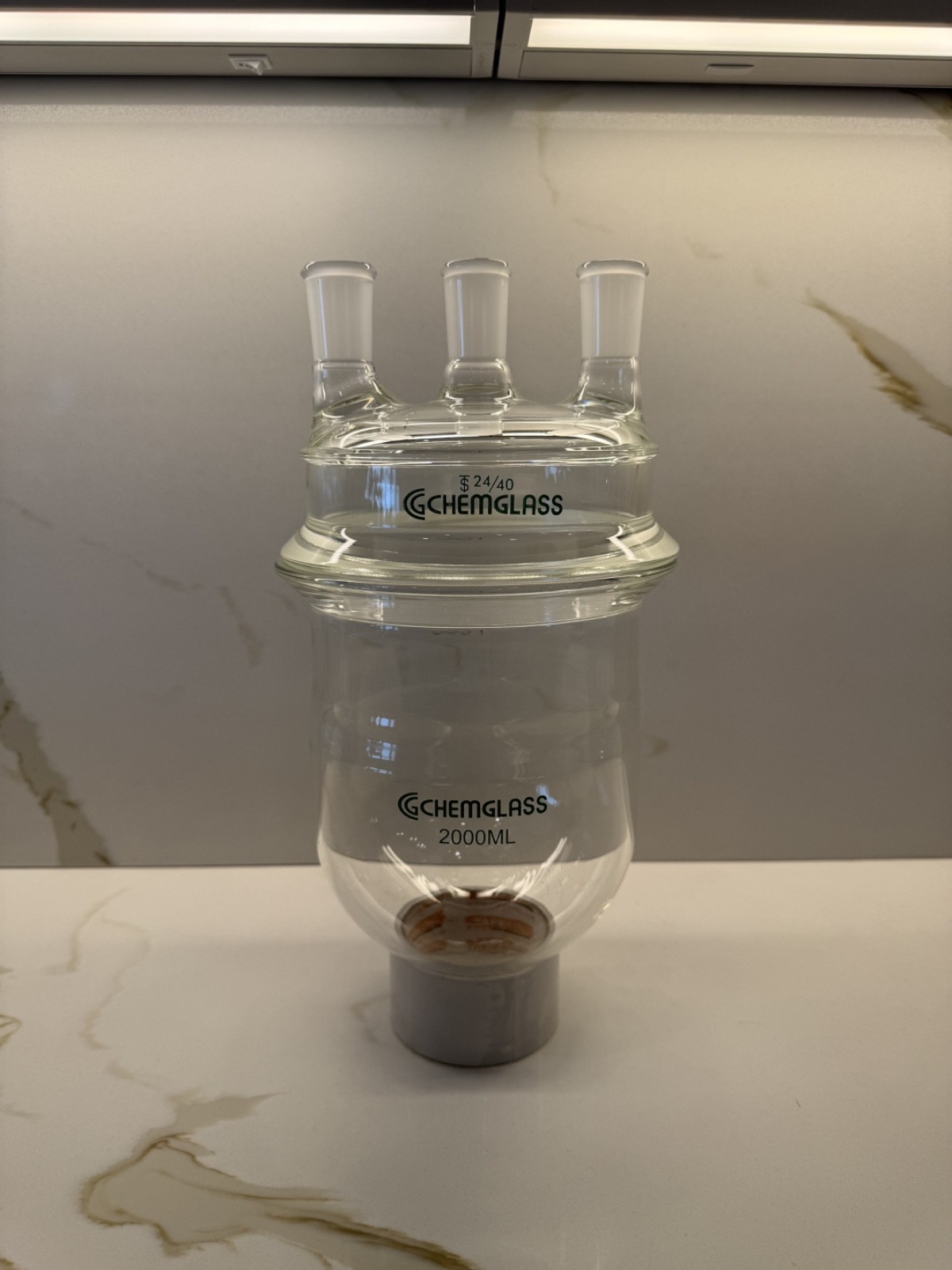 CHEMGLASS REACTION VESSELS, CYLINDRICAL AND 3-NECK LID – 2000ML