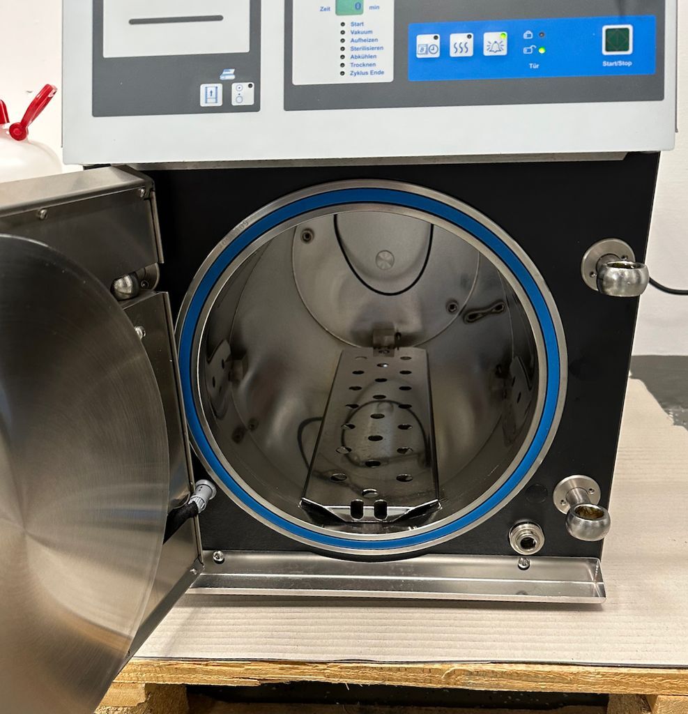 Thermo Scientific Varioklav 25T Steam Sterilizer Table Autoclave 25 Liter