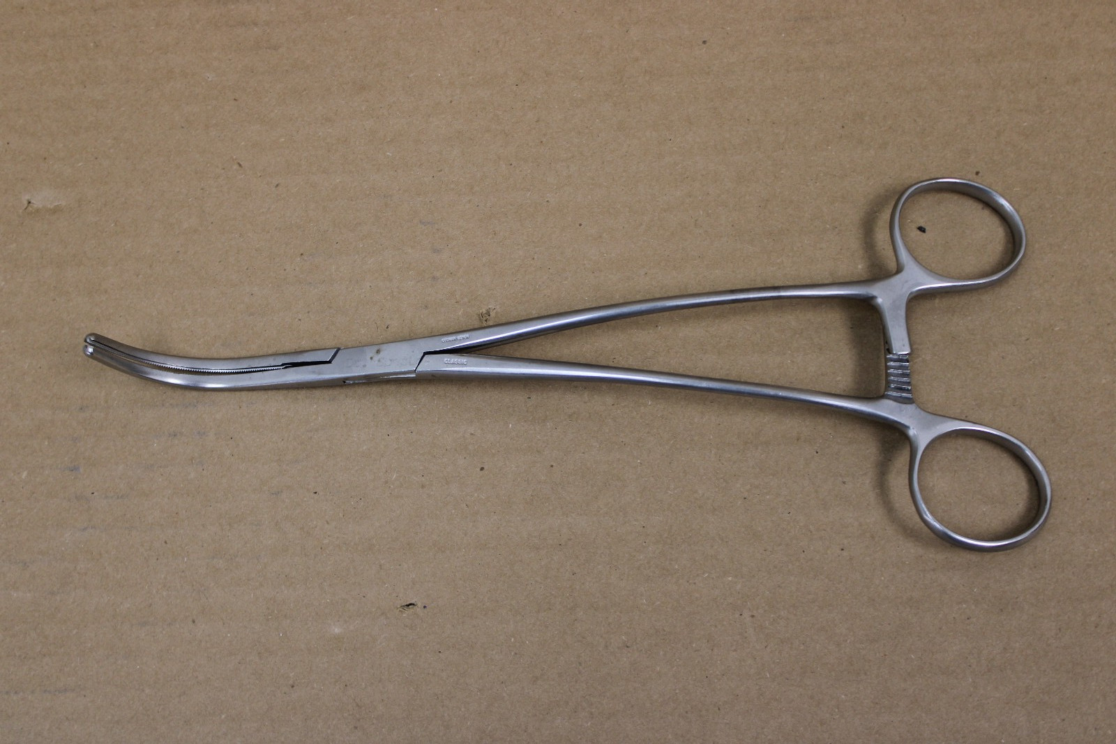 Symmetry 37-1130 DeBakey Curved Vascular Clamp, Acutely Curved