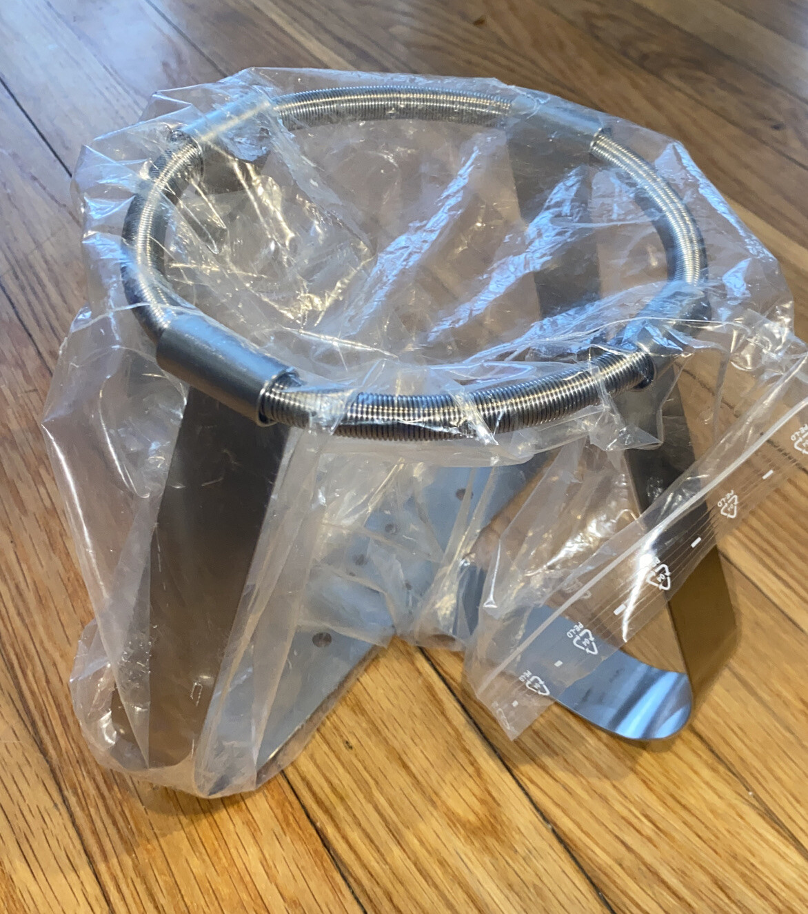 Erlenmeyer Flask Clamp by eppendorf 8 Liter Size ?? Base 8-1/4”x 5-1/2” Spring