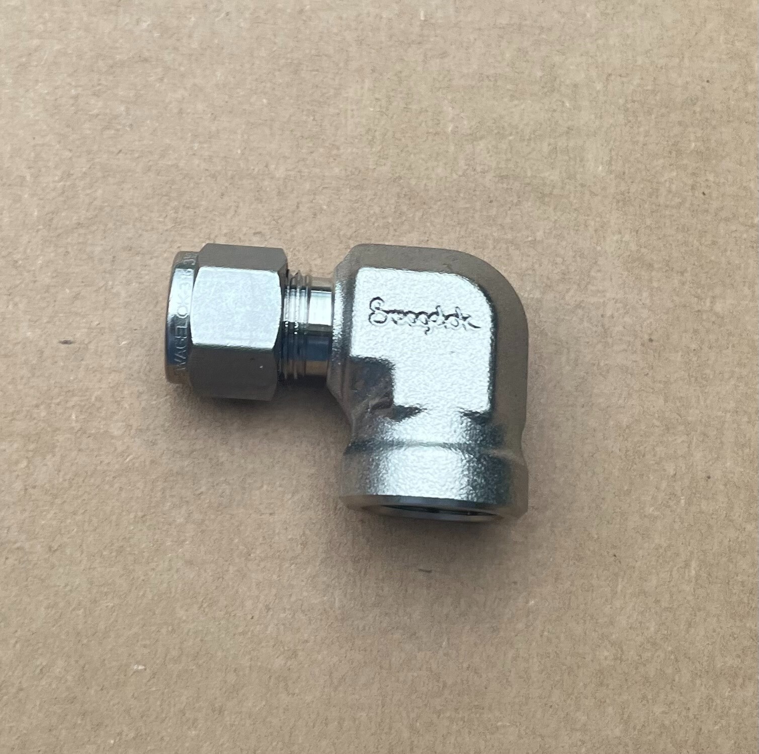 Swagelok 3/8″ X 3/8″ Stainless Steel Elbow SS-600-8-6 Several Available New