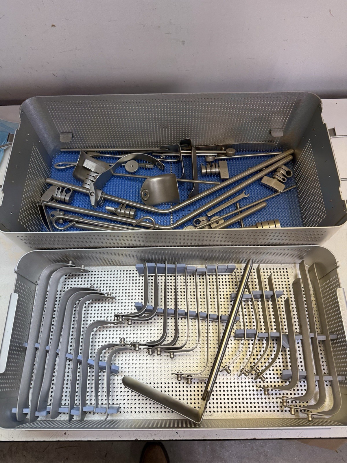 Thompson Farley Surgical Retractor Set with Sterilization Case Radiolucent