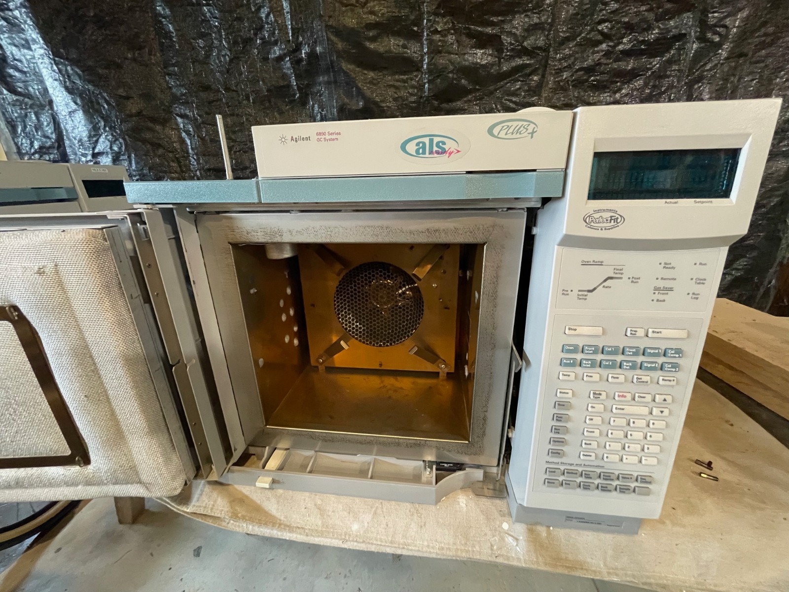 Agilent 6890A Plus Gas Chromatograph GC System G1530A