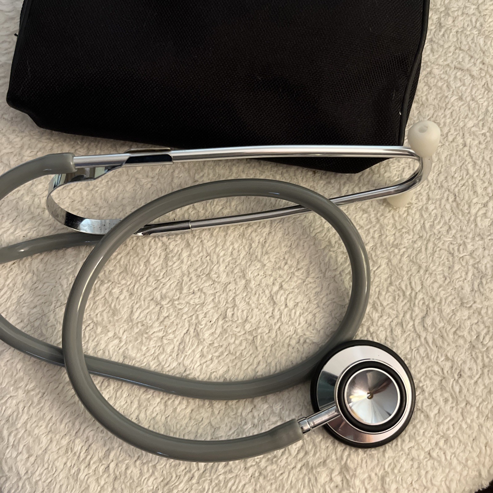 30 inch Long Lightweight Silver and Black Stethoscope Excellent Pre-owned cond