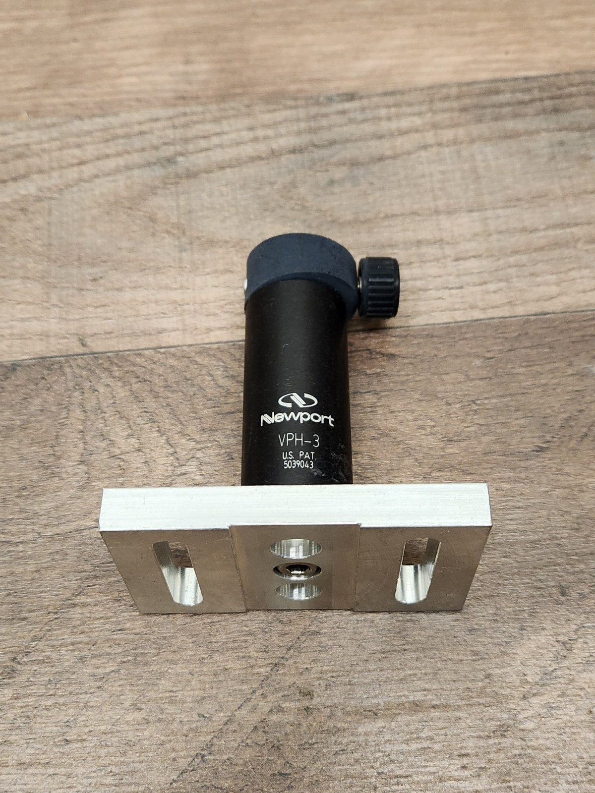Newport VPH-3 3″ Height Optical Post Holder and Base