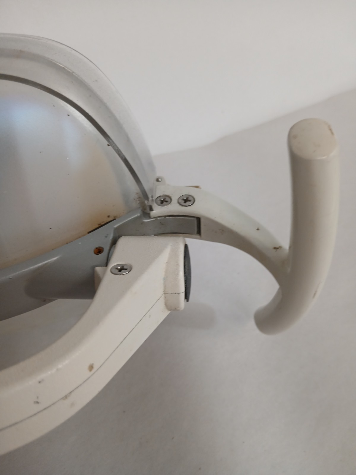 A-dec Dental Operatory Exam Light with Articulating Arm 44129 – TESTED