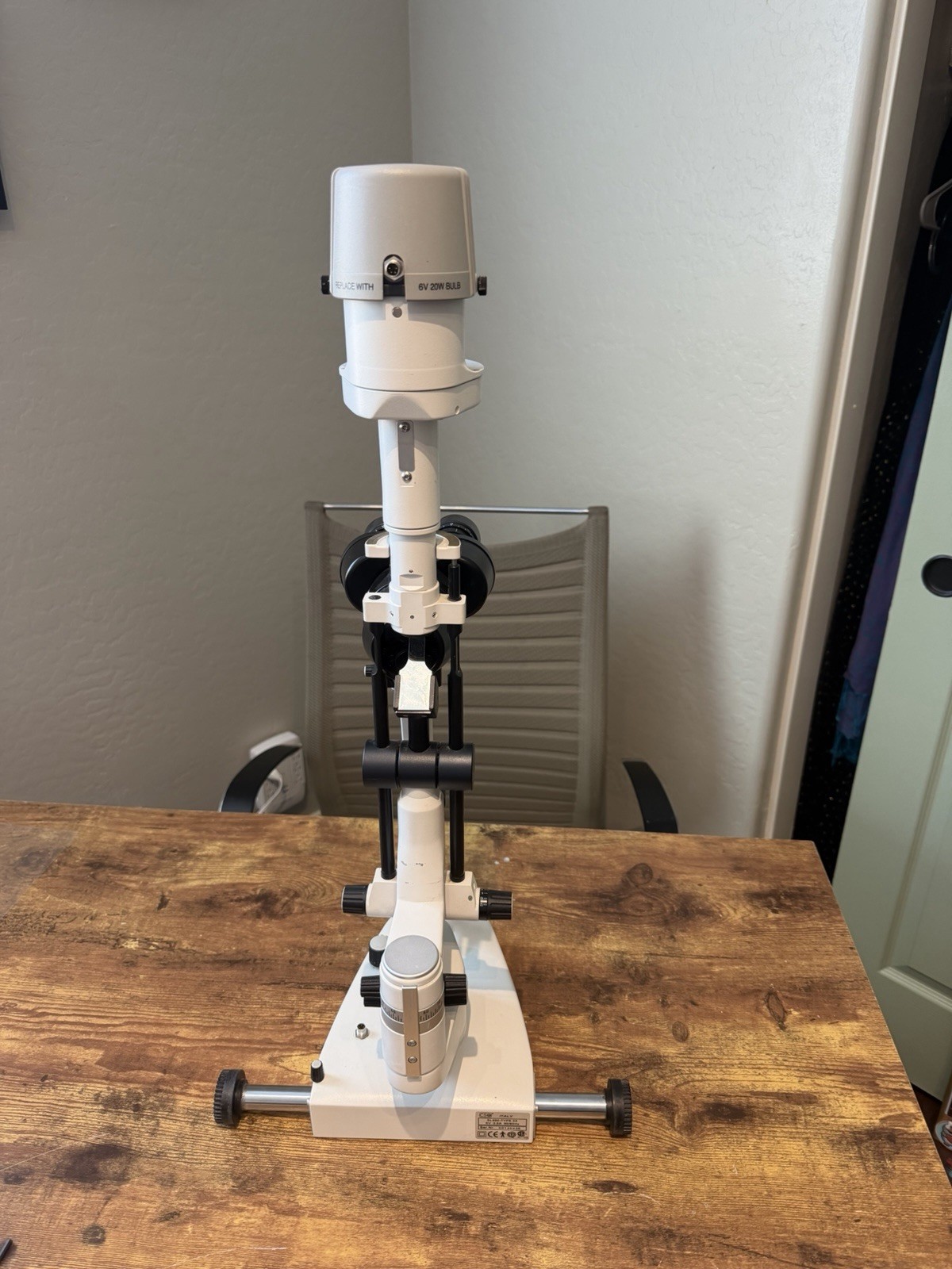 Diagnostic Instrument Group Slit Lamp w/ Chin Rest & Power Supply