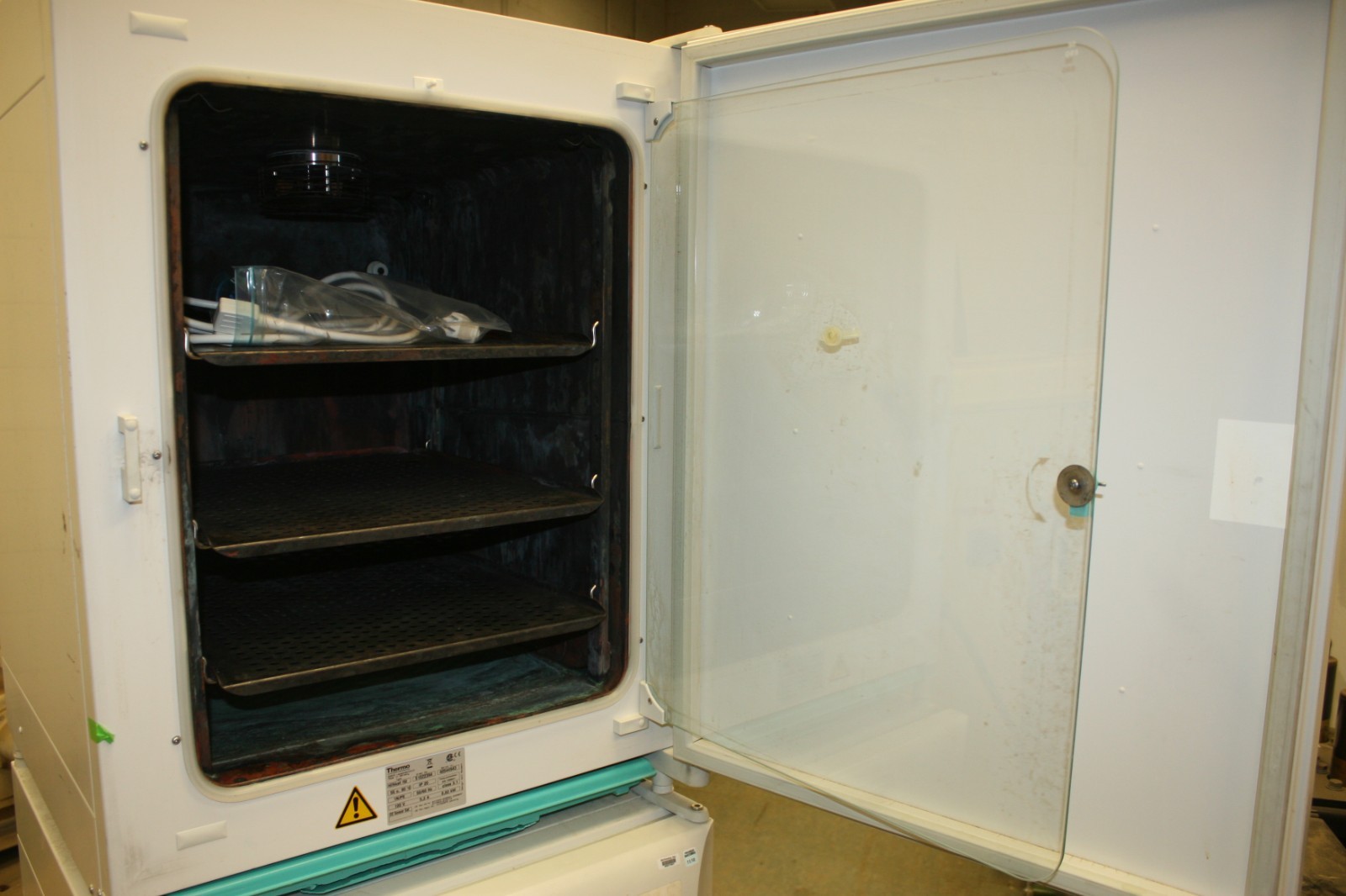Double Stack – Thermo Heraeus HERA-cell 150 CO2 Incubator – Tested, Working