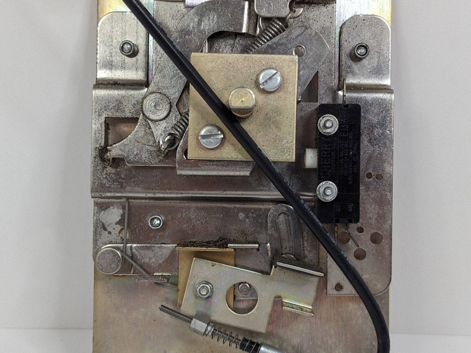 Beckman Centrifuge TJ-6 Replacement Lock/Unlock Latch Assembly