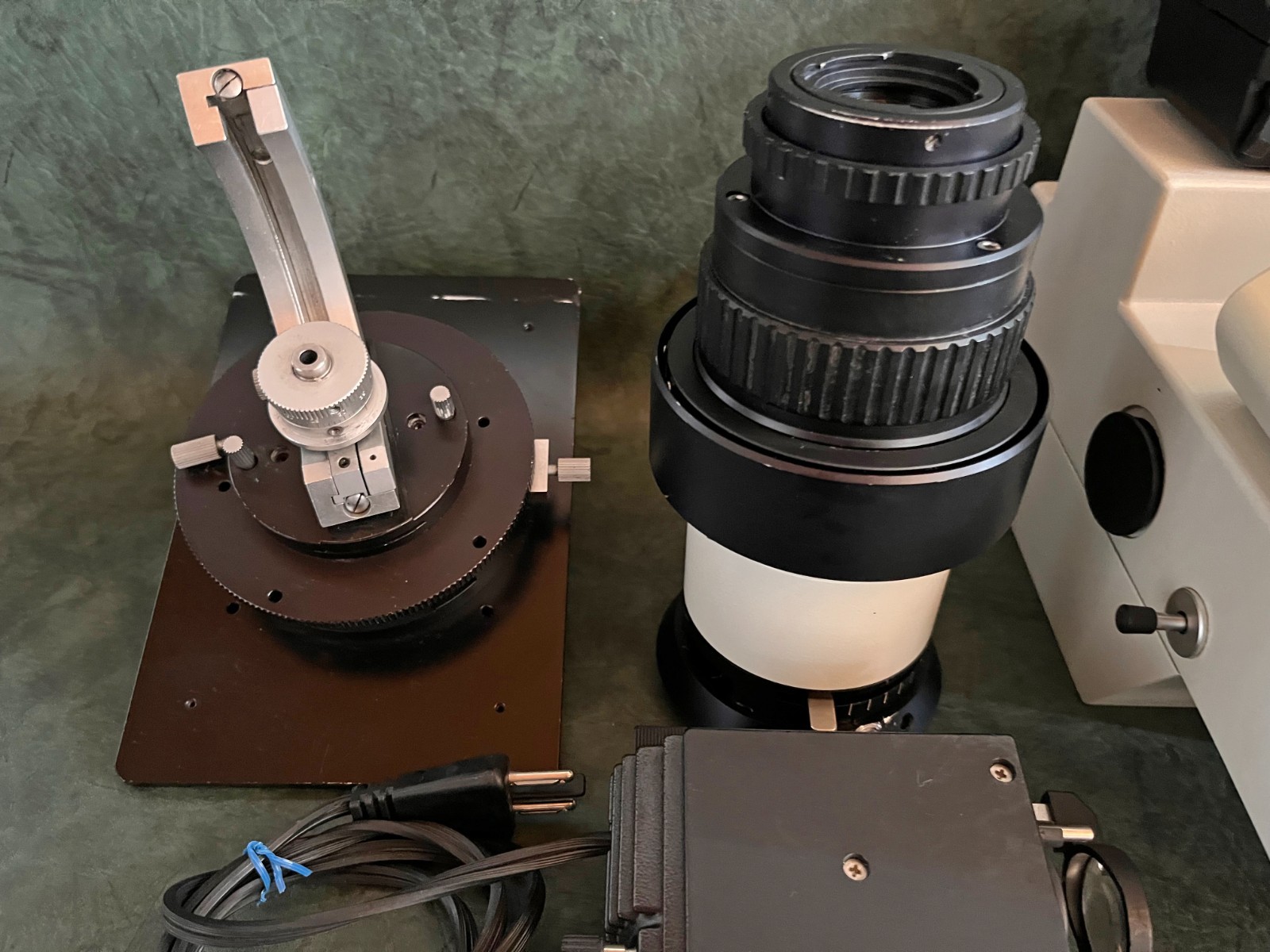 UNTESTED FOR PARTS LEICA DMC FORENSIC COMPARISON MICROSCOPE SPARES LOT GERMANY