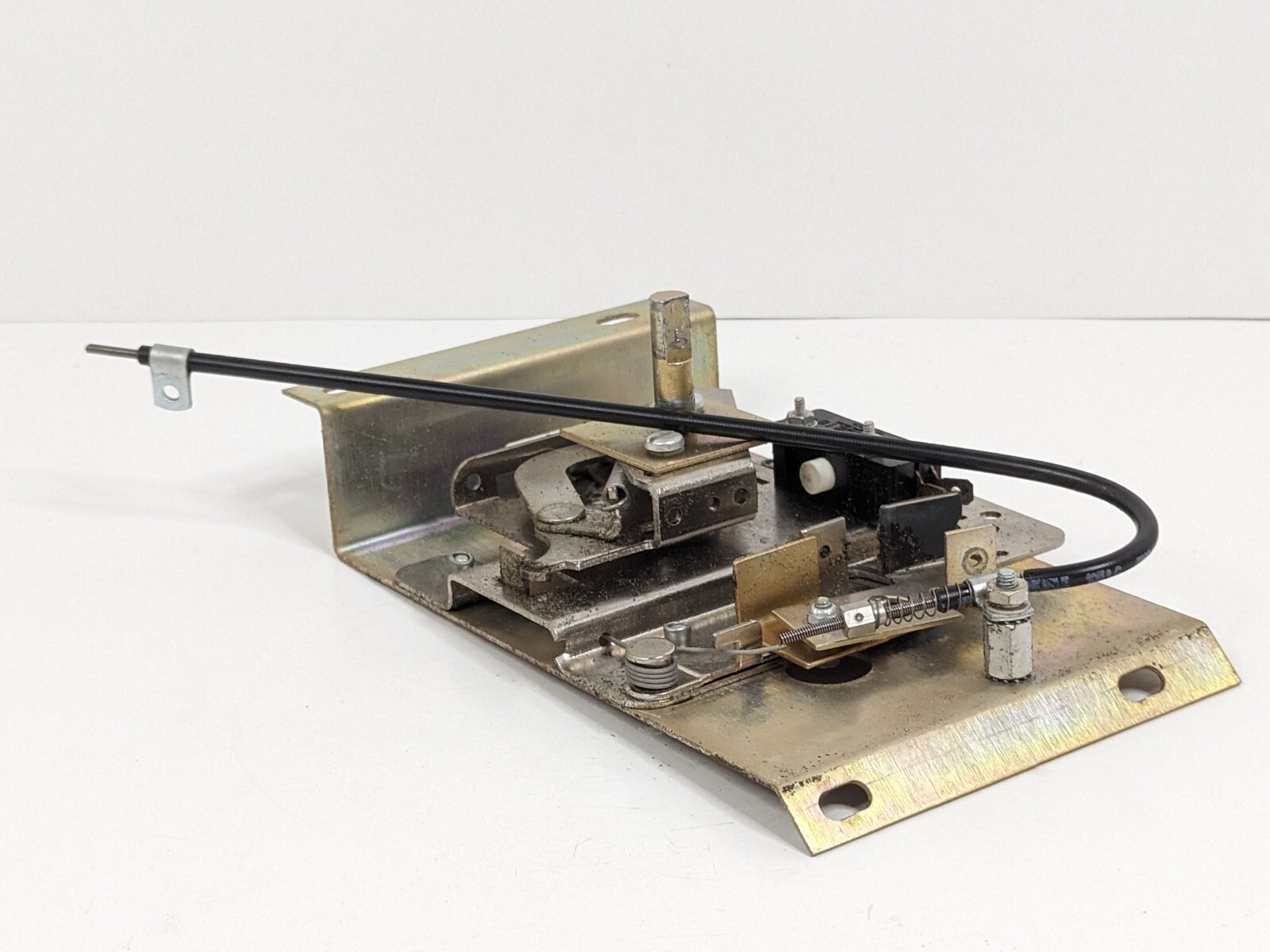 Beckman Centrifuge TJ-6 Replacement Lock/Unlock Latch Assembly