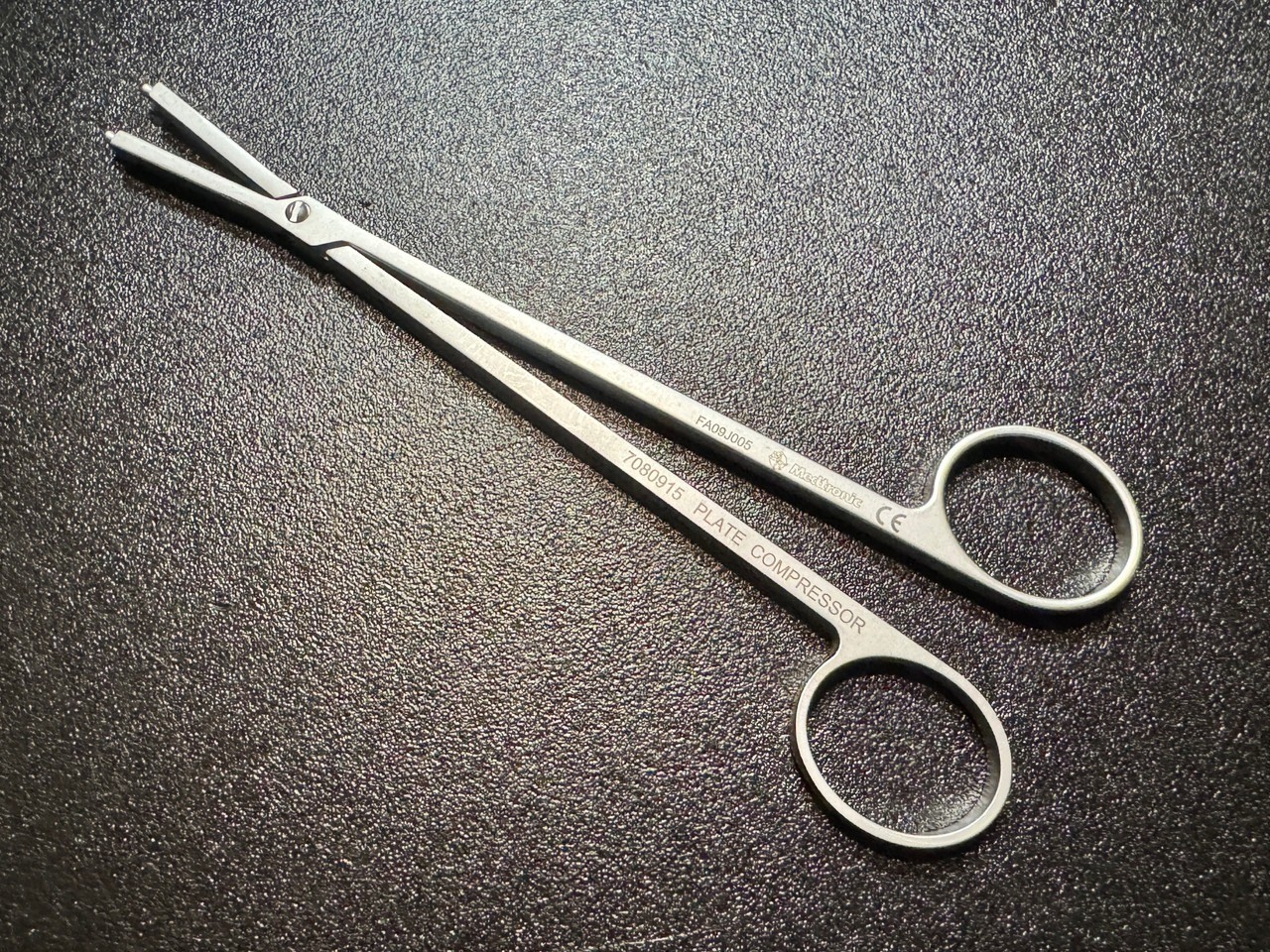 Maxillofacial screw cross head titanium 2.0mm 6-12mm size mini implant set 41pcs