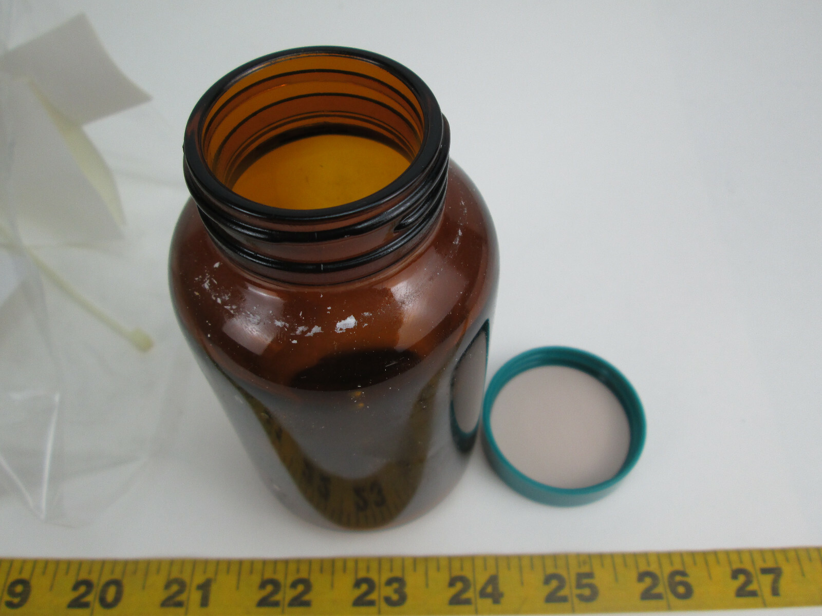 New In Box Lot of 4 SturdeeSeal Glass Bottles Jars with Lids 8oz 8 Ounces SKU A