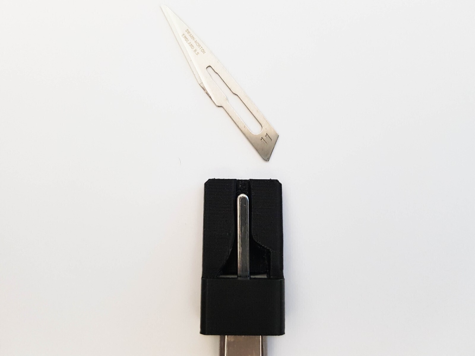 Handheld Scalpel Blade Extractor Tool for Swann Morton no. 3 handle (#3)