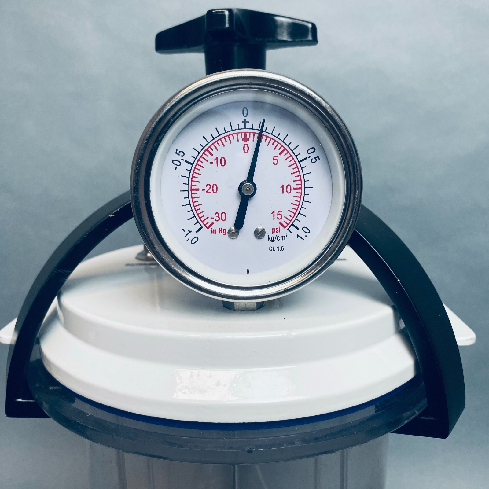 Anaerobic Jar 3.5 L with Lid, Clamp, Petri Dish Carrier, and Pressure Gauge