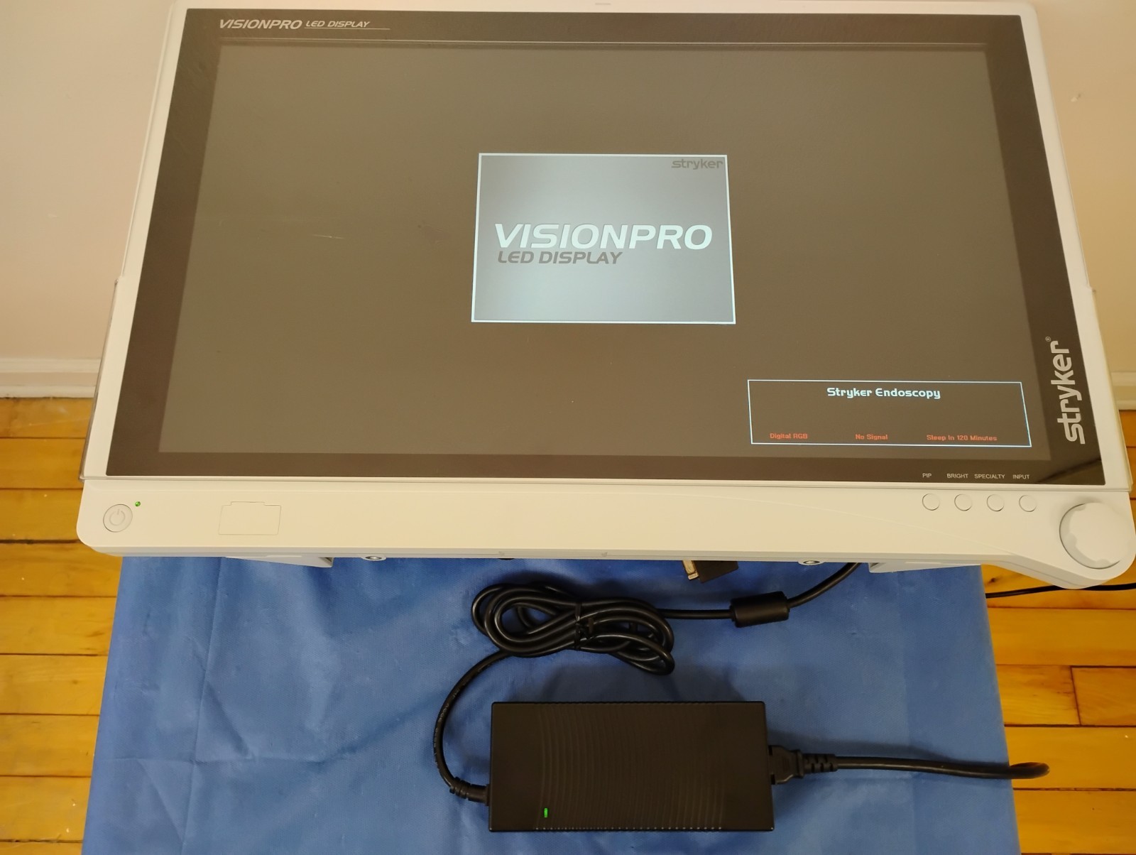 Stryker 26″ VisionPro Wireless Surgical Display –with Power Supply. Best Ship.