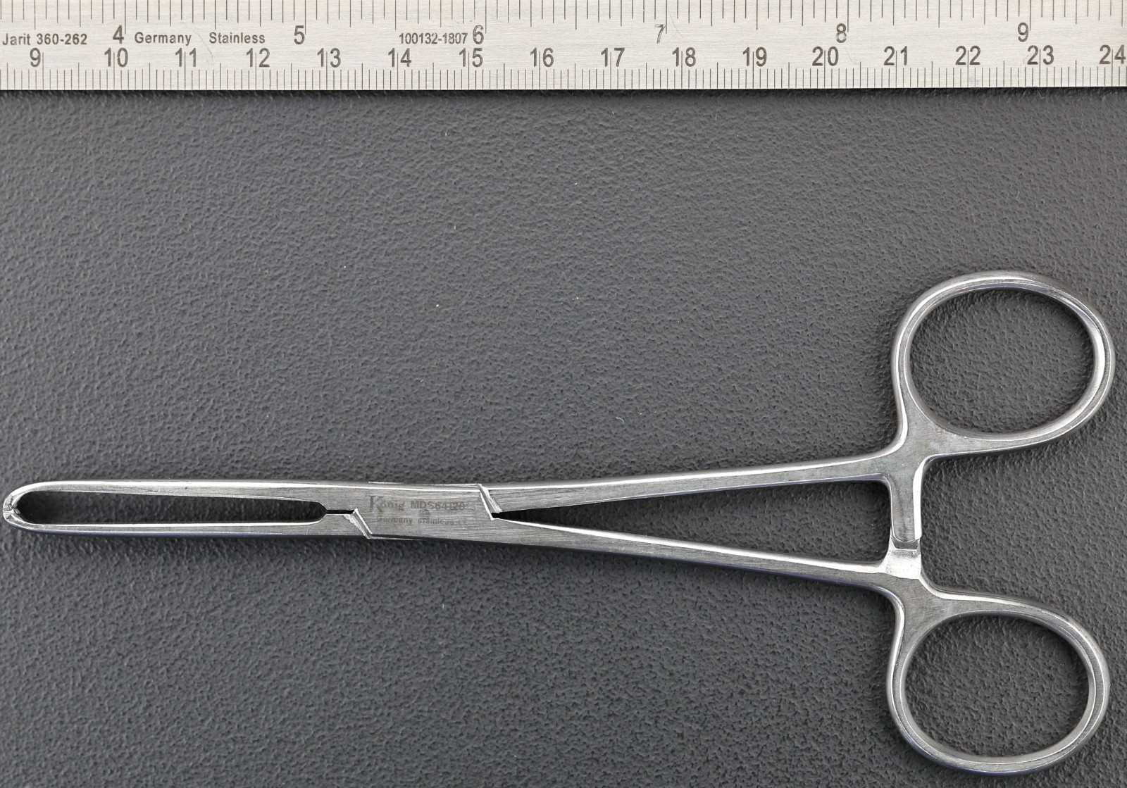 Konig MDS6412015 Allis Tissue Forceps, 5×6 Teeth, 7mm Wide Jaw, Straight, 6-1/8″