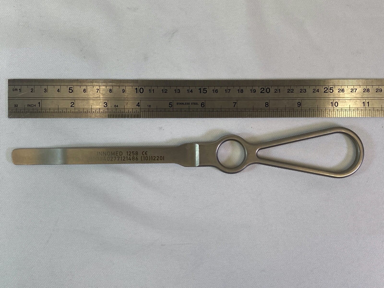 Innomed 1258 Modified Darrach Retractor Bent Narrow 10.75″ x 12.7mm Blade Width