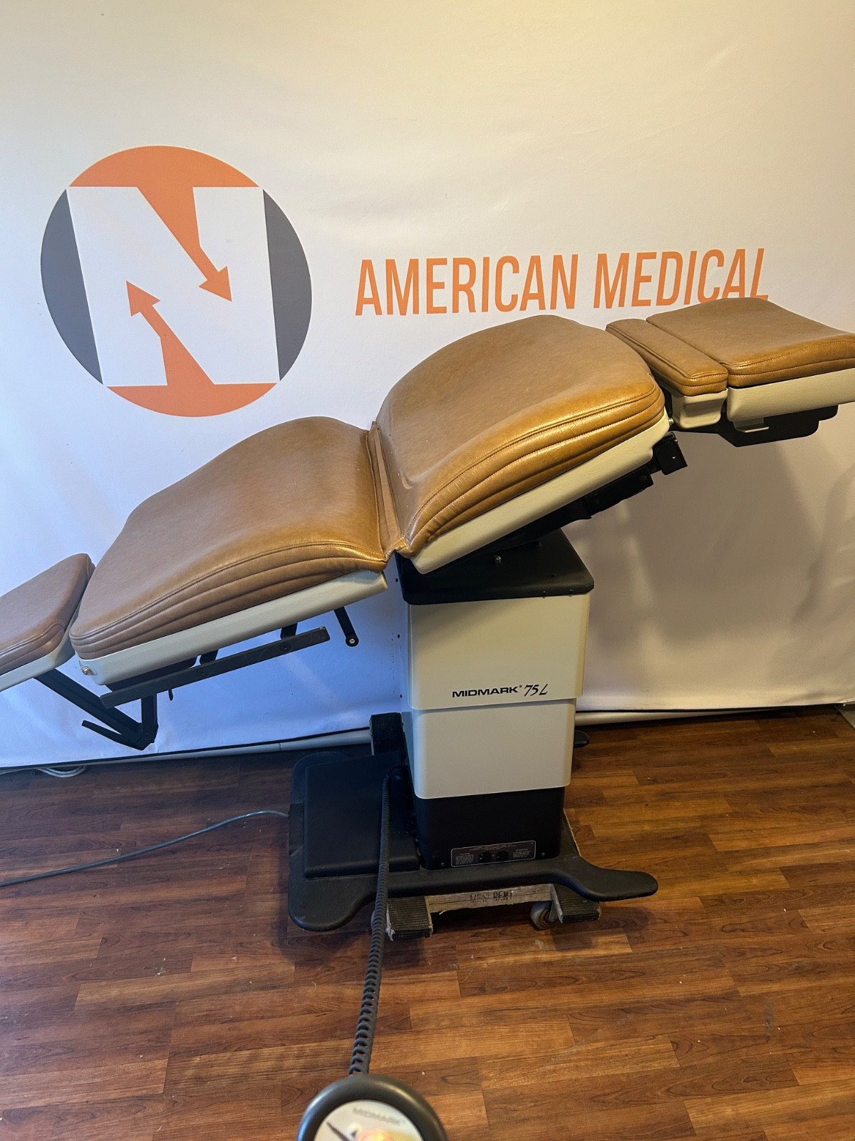 Midmark 411-006 75L Power Exam Table
