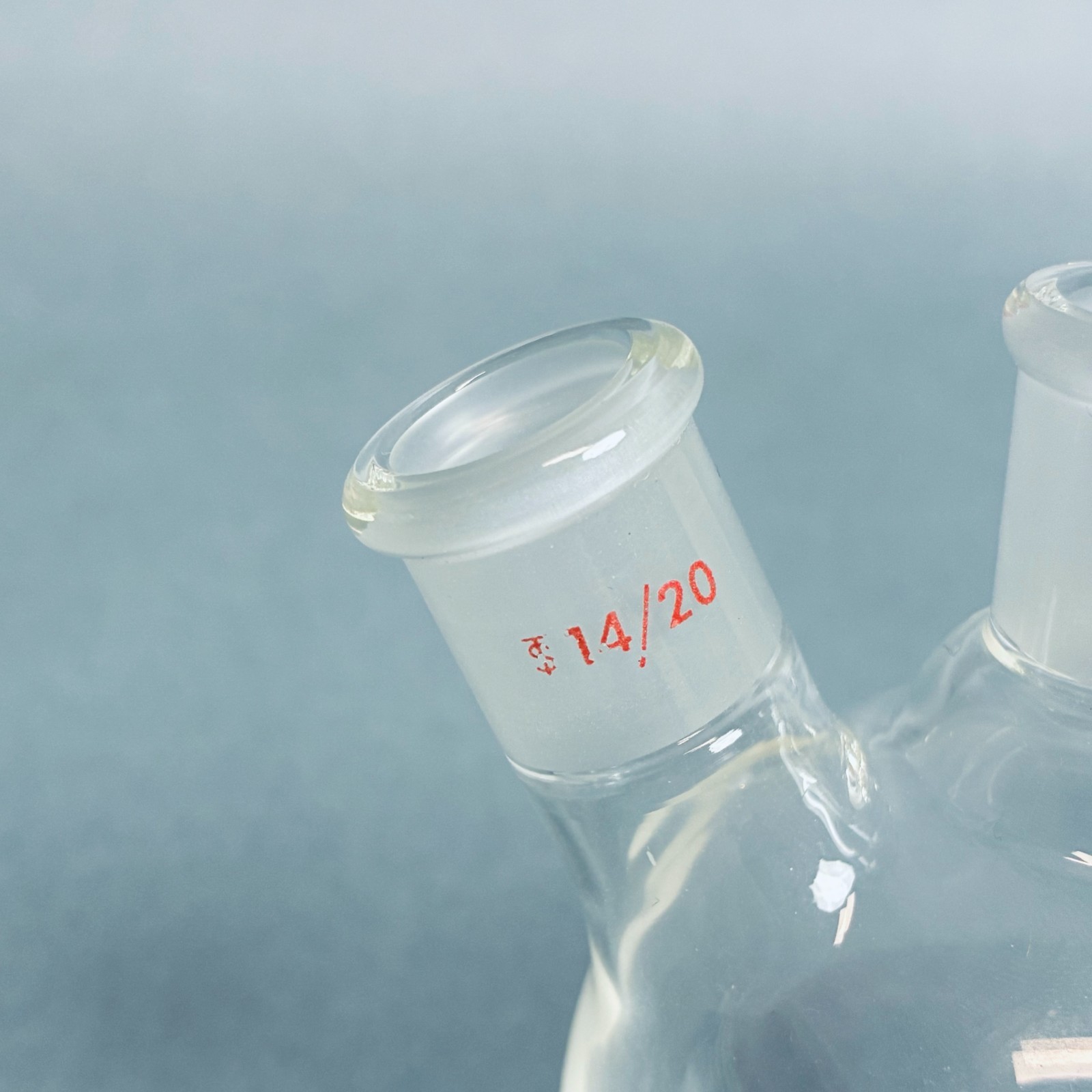 LabGlass 100 ml 3-Neck Round Bottom Flask Angled CS-14/20 SN-14/20 Outer Joint