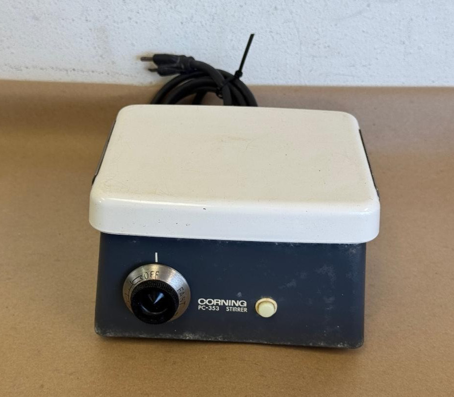 CORNING LABORATORY STIRRER MODEL PC-353 120V 25W, ITEM D
