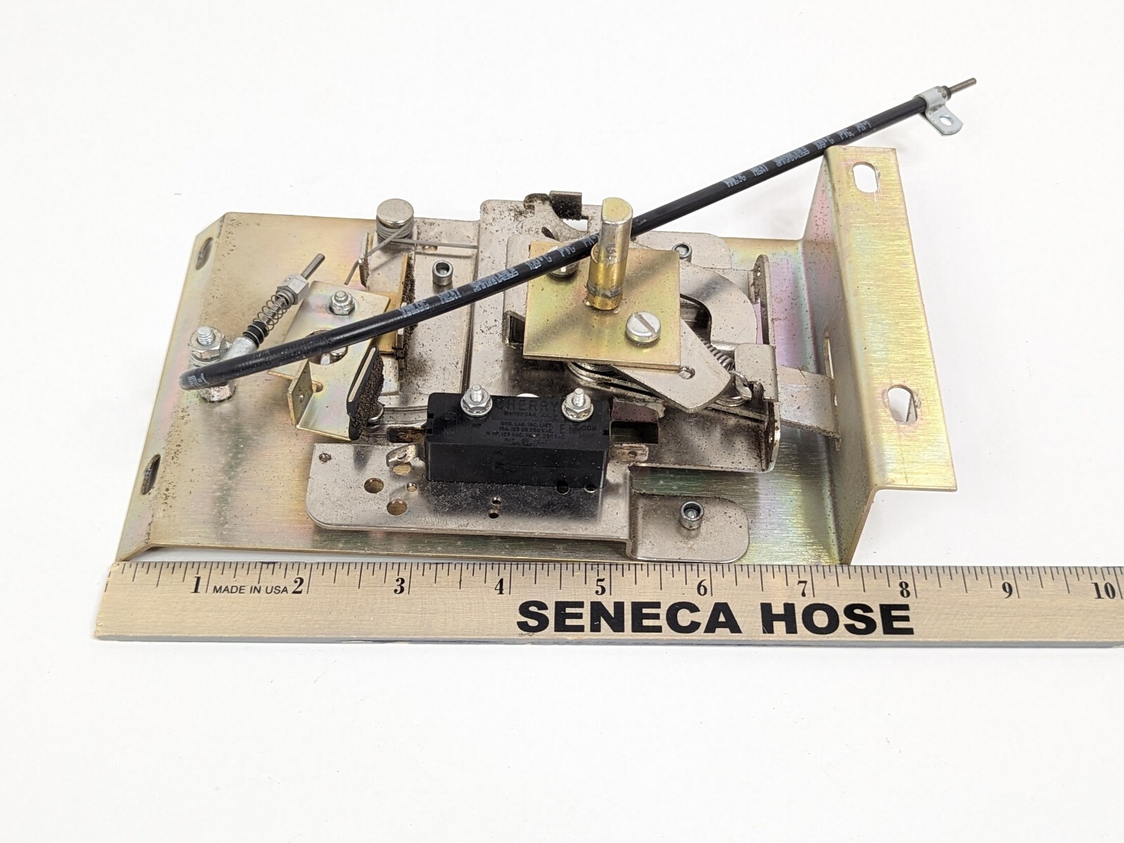 Beckman Centrifuge TJ-6 Replacement Lock/Unlock Latch Assembly
