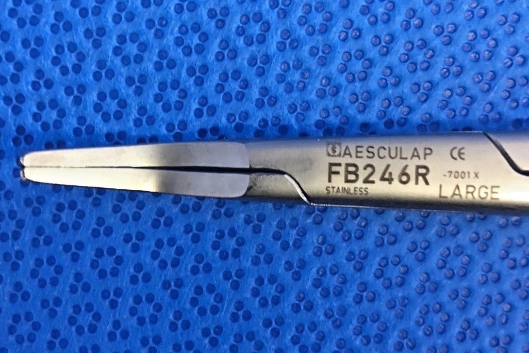 Aesculap FB246R Large Clip Applier for Open Surgery 25° Up, 30 Day Warranty.