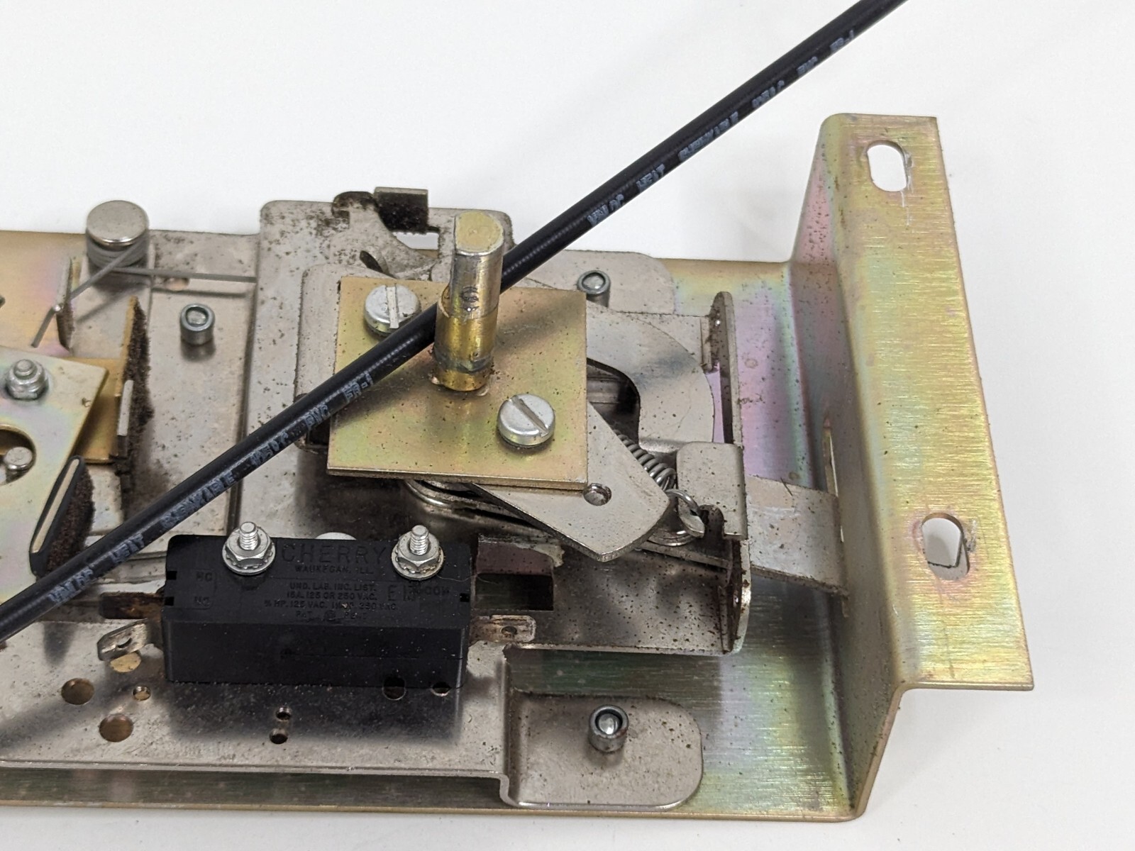 Beckman Centrifuge TJ-6 Replacement Lock/Unlock Latch Assembly