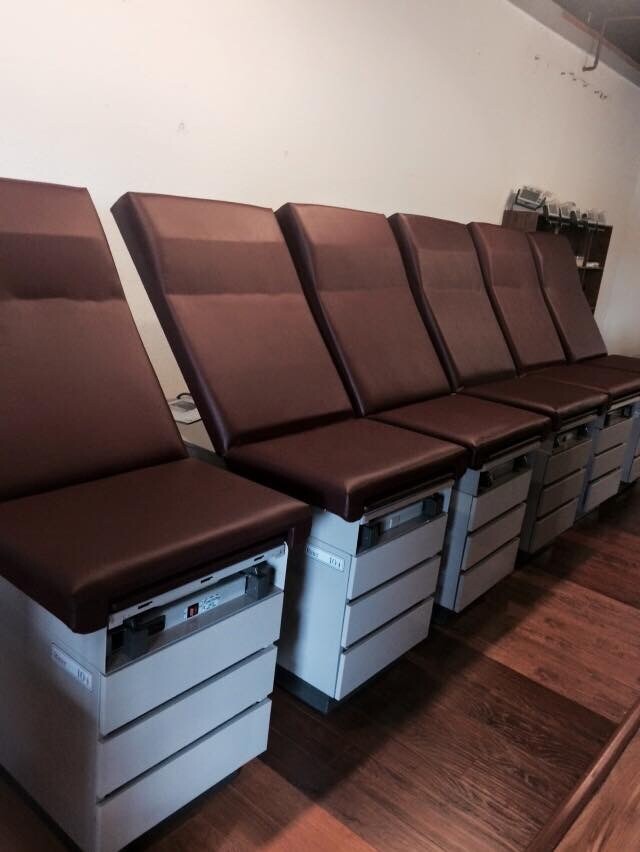 Ritter/midmark 104 Examination Table – Seller Refurbished