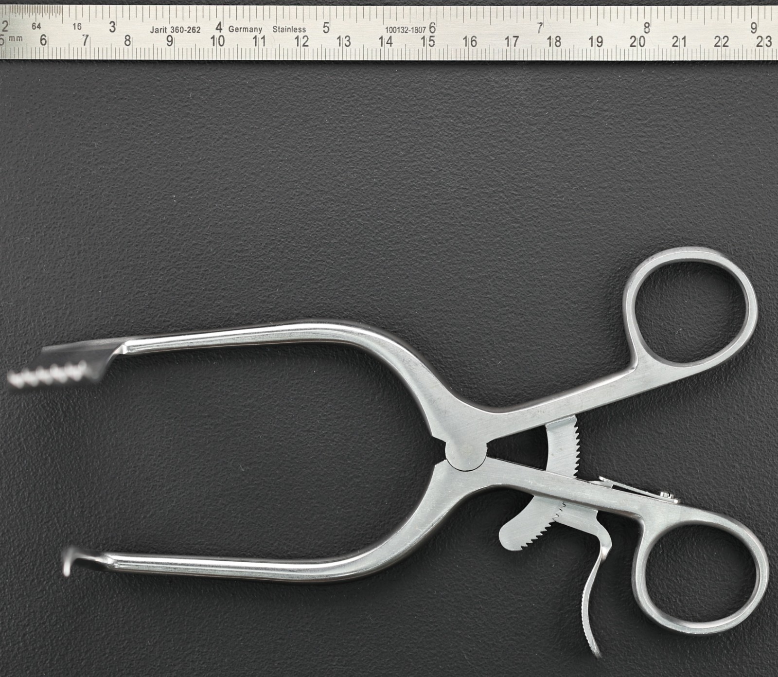 V Mueller B-0211 Williams Discectomy Retractor, 19x70mm Blade, Pronged, 7.25″