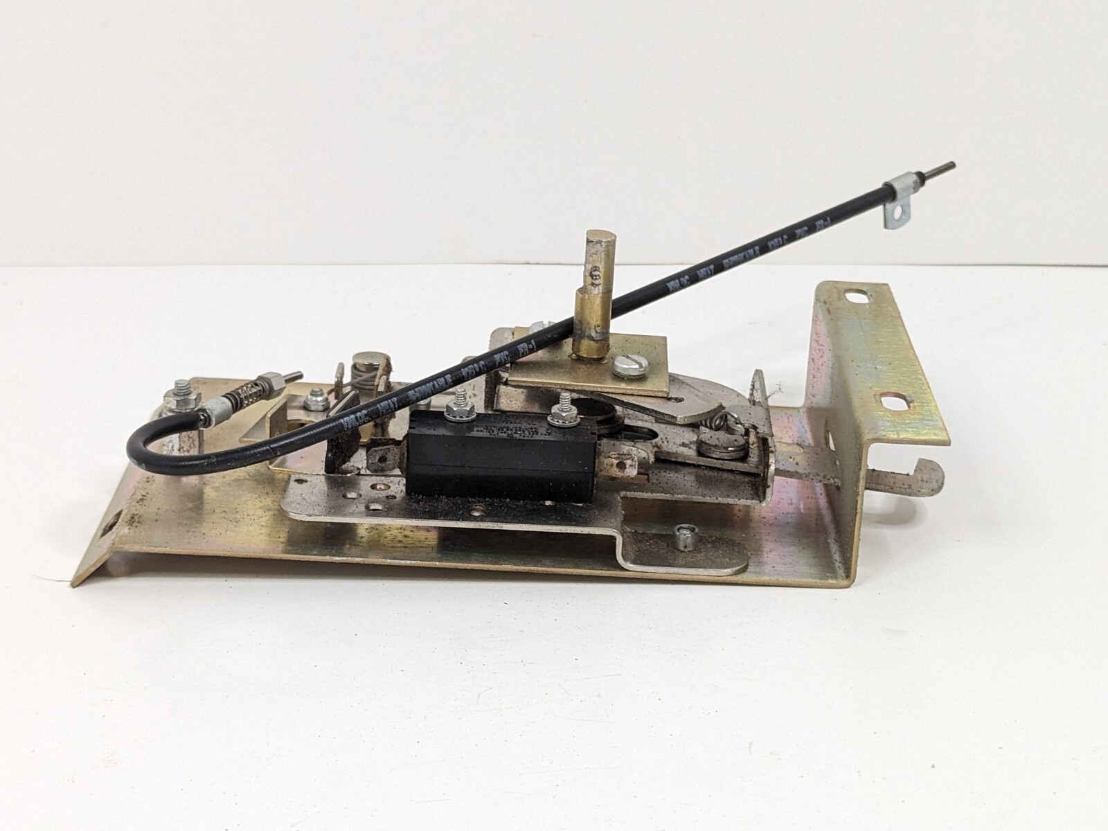 Beckman Centrifuge TJ-6 Replacement Lock/Unlock Latch Assembly