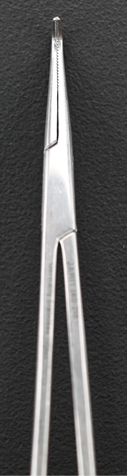 Jarit 140-218 Mixter Forceps, RT Angled Petit-Point Forceps, Serrated, 137mm