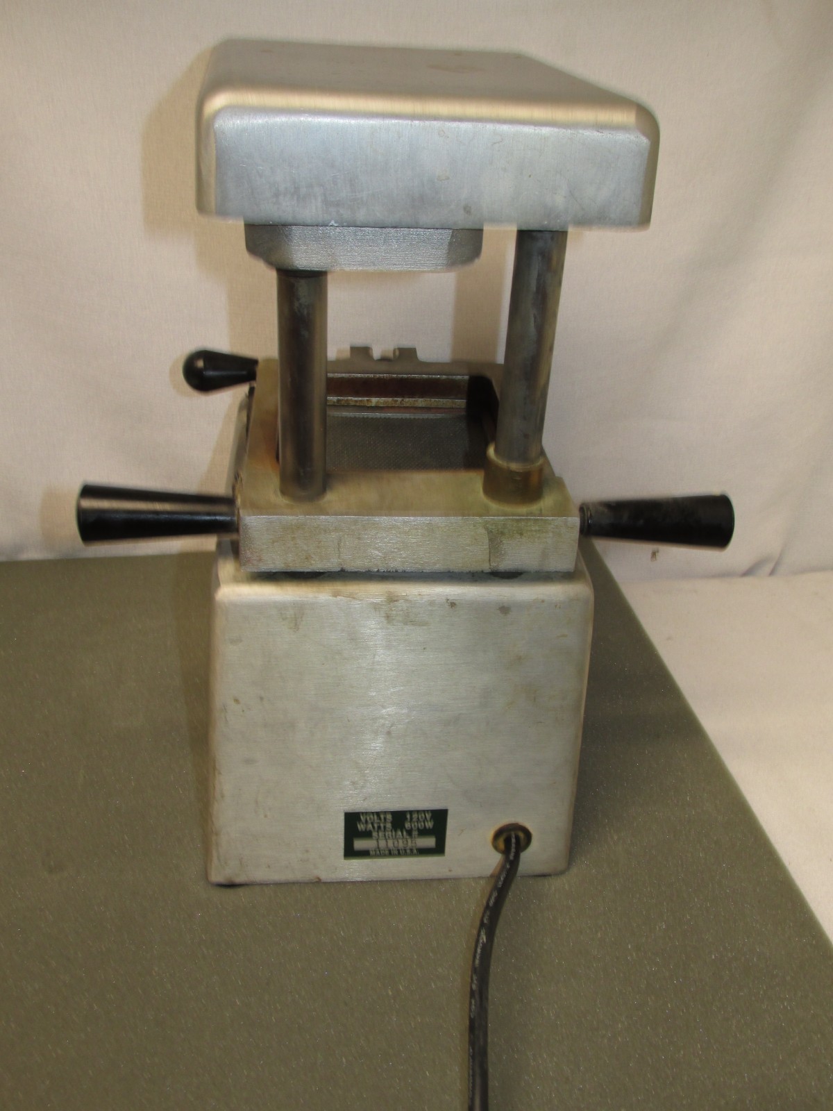KEYSTONE ProForm Dental SINGLE CHAMBERED VACUUM FORMER 600 WATT