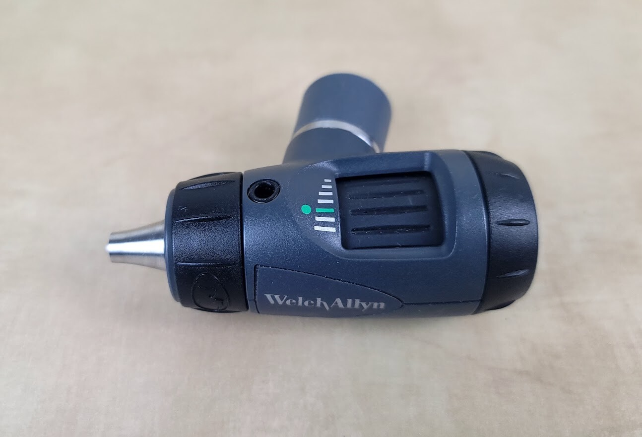 WELCH ALLYN MACROVIEW OTOSCOPE / OPHTHALMOSCOPE SET W/ NEW RECHARGEABLE BATERY