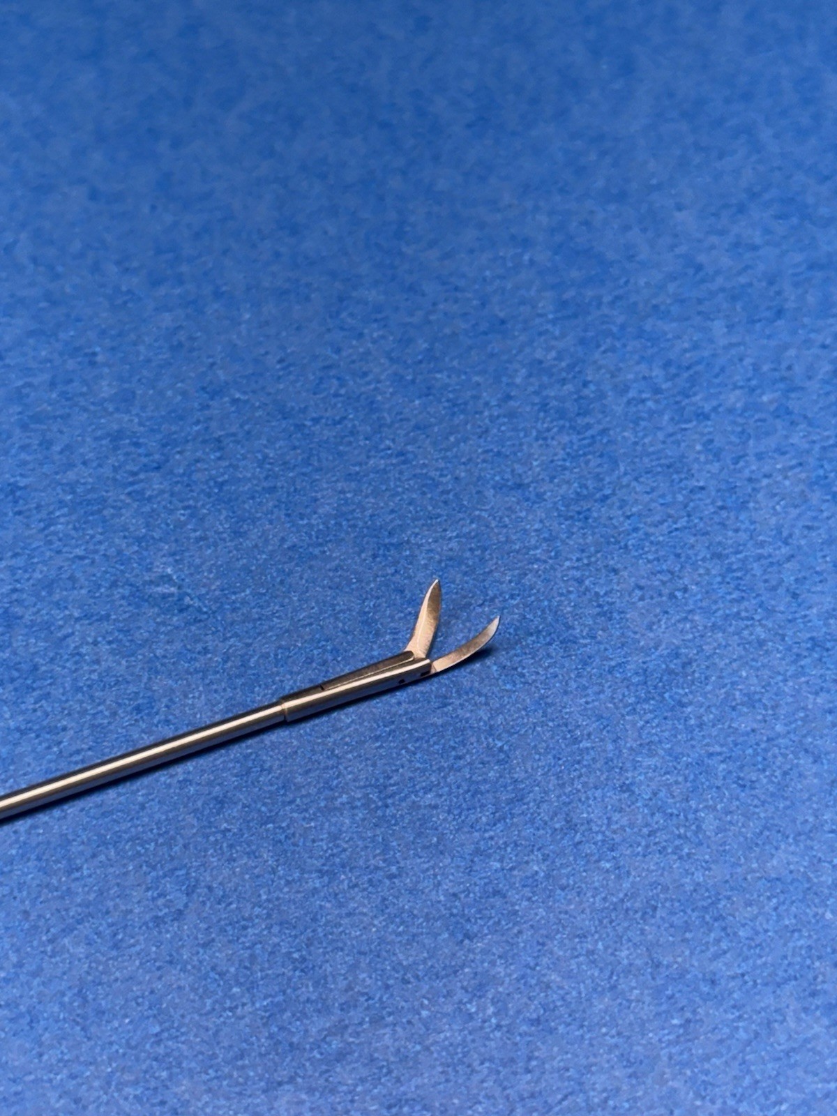 Aesculap OP312R Laryngeal Micro Scissors – Curved Right