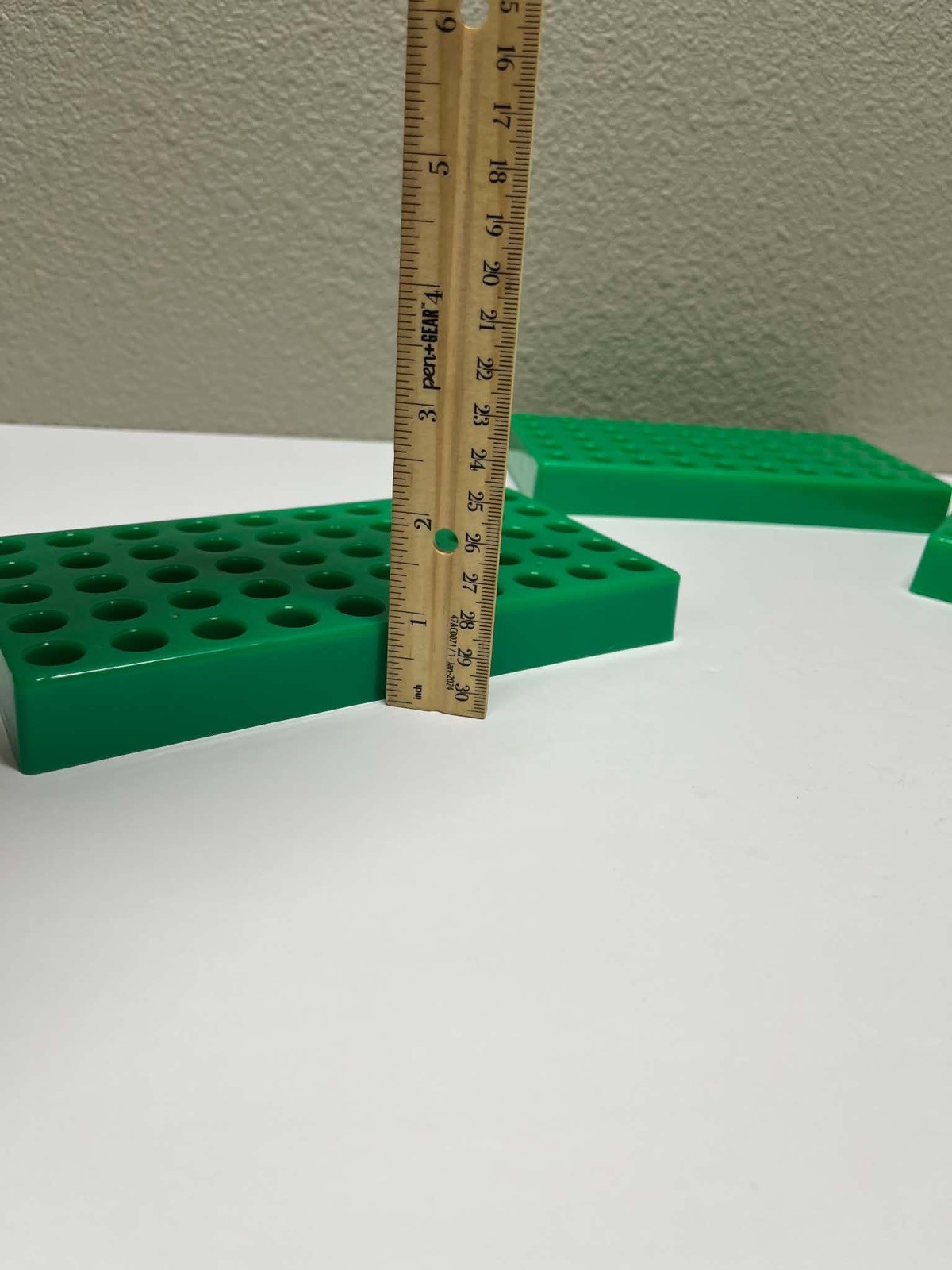 50-well green polypropylene (PP) vial racks designed for 2ml autosampler vials