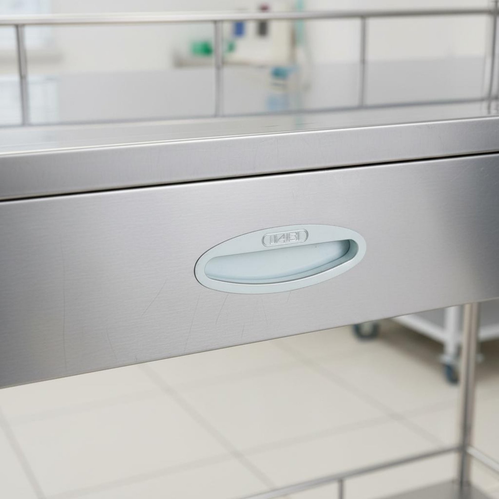 Hospital Treatment Trolley Locking Wheels Oral Instrument Trolley Noiseless